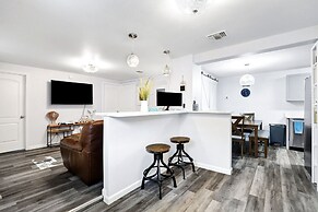 Charming Apartment In The Heart Of San Antonio 3 Bedroom Apts by RedAw