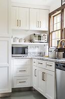 Blackwoods Old Country Home 5 Bedroom Home by RedAwning