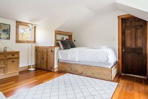 Blackwoods Old Country Home 5 Bedroom Home by RedAwning