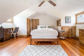 Blackwoods Old Country Home 5 Bedroom Home by RedAwning