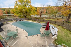 Blackwoods Old Country Home 5 Bedroom Home by RedAwning