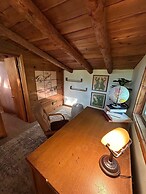 The Cabin Tranquil Lakefront Retreat 3 Bedroom Home by RedAwning