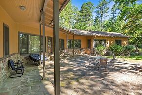 Shangri-la 2 Bedroom Home by RedAwning