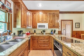Shangri-la 2 Bedroom Home by RedAwning