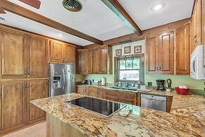 Shangri-la 2 Bedroom Home by RedAwning
