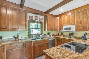 Shangri-la 2 Bedroom Home by RedAwning