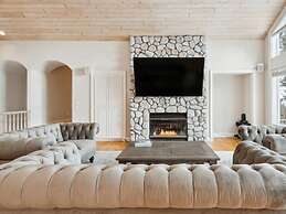 The Royal Canterbury Retreat - Lake Tahoe by RedAwning