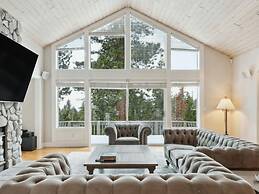 The Royal Canterbury Retreat - Lake Tahoe by RedAwning