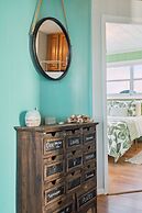 Mingo Manor 2 Bedroom Home by RedAwning