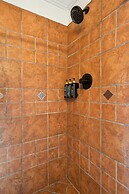 Mingo Manor 2 Bedroom Home by RedAwning