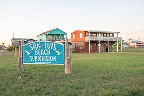 Mingo Manor 2 Bedroom Home by RedAwning