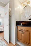 Mingo Manor 2 Bedroom Home by RedAwning