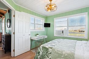 Mingo Manor 2 Bedroom Home by RedAwning