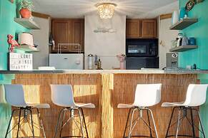 Mingo Manor 2 Bedroom Home by RedAwning