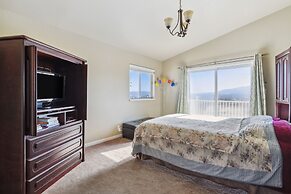 Elegant Escape 4 Bedroom Home by RedAwning