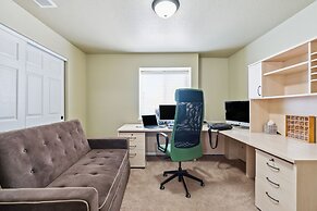 Elegant Escape 4 Bedroom Home by RedAwning