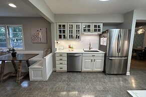 Casa Kelly 4 Bedroom Home by RedAwning