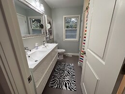 Casa Kelly 4 Bedroom Home by RedAwning