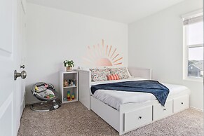 Austin Getaway: Come, Stay, And Play! 4 Bedroom Home by RedAwning