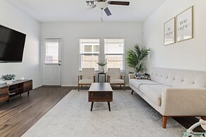 Austin Getaway: Come, Stay, And Play! 4 Bedroom Home by RedAwning