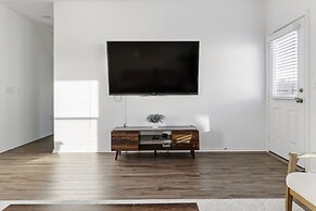 Austin Getaway: Come, Stay, And Play! 4 Bedroom Home by RedAwning