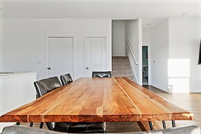 Austin Getaway: Come, Stay, And Play! 4 Bedroom Home by RedAwning