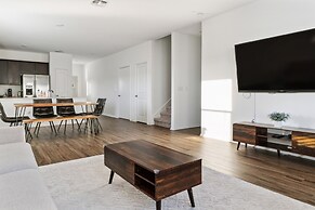 Austin Getaway: Come, Stay, And Play! 4 Bedroom Home by RedAwning