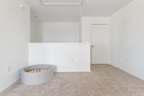 Austin Getaway: Come, Stay, And Play! 4 Bedroom Home by RedAwning