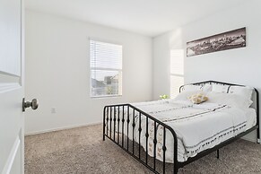 Austin Getaway: Come, Stay, And Play! 4 Bedroom Home by RedAwning