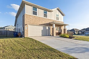 Austin Getaway: Come, Stay, And Play! 4 Bedroom Home by RedAwning