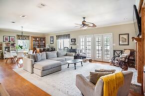 Stunning Riverside Retreat With Private Pool 5 Bedroom Home by RedAwni