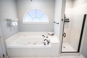 Stunning Riverside Retreat With Private Pool 5 Bedroom Home by RedAwni