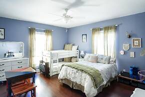 Stunning Riverside Retreat With Private Pool 5 Bedroom Home by RedAwni