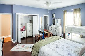 Stunning Riverside Retreat With Private Pool 5 Bedroom Home by RedAwni