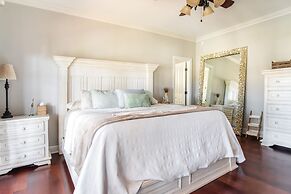 Stunning Riverside Retreat With Private Pool 5 Bedroom Home by RedAwni