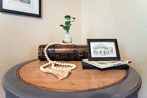 Stunning Riverside Retreat With Private Pool 5 Bedroom Home by RedAwni