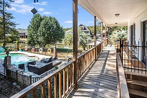 Stunning Riverside Retreat With Private Pool 5 Bedroom Home by RedAwni