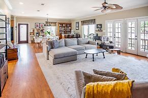 Stunning Riverside Retreat With Private Pool 5 Bedroom Home by RedAwni