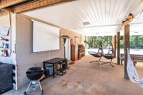 Stunning Riverside Retreat With Private Pool 5 Bedroom Home by RedAwni