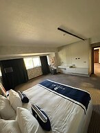 Shelby Hotel
