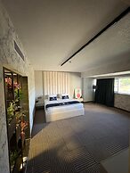 Shelby Hotel