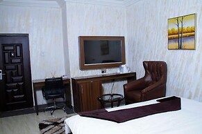 Ugwis Hotel and Suites