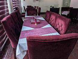 Ugwis Hotel and Suites