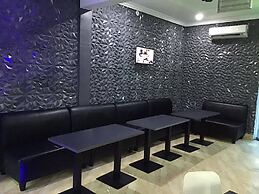 Ugwis Hotel and Suites