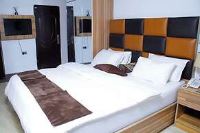 Ugwis Hotel and Suites