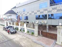 Ugwis Hotel and Suites
