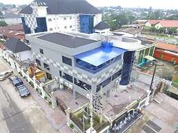 Ugwis Hotel and Suites