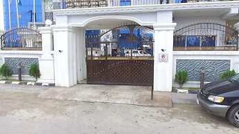 Ugwis Hotel and Suites