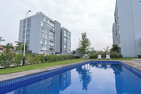 Modern Apartment with Terrace and Pool