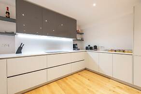 Exquisite 3BR Duplex Apartment, Air-con& Amenities